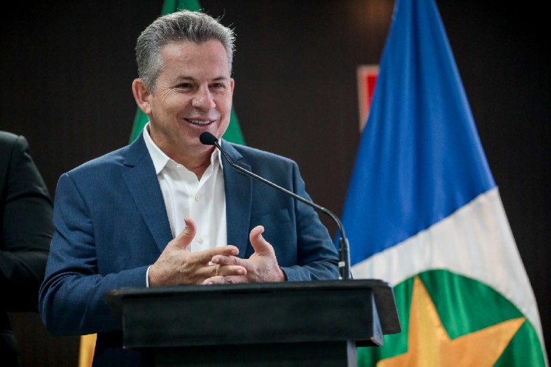 Governador vai a Lucas do Rio Verde, entrega casas populares, assina convênios e inaugura obra