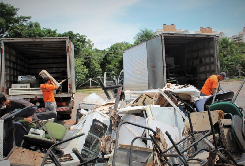 Detran-MT doa mais de 5 mil bens inservíveis para cooperativas de reciclagem