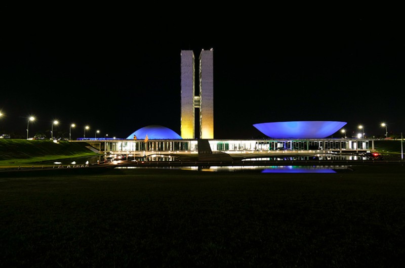 Congresso recebe iluminação amarela e azul pelo Dia da Síndrome de Down