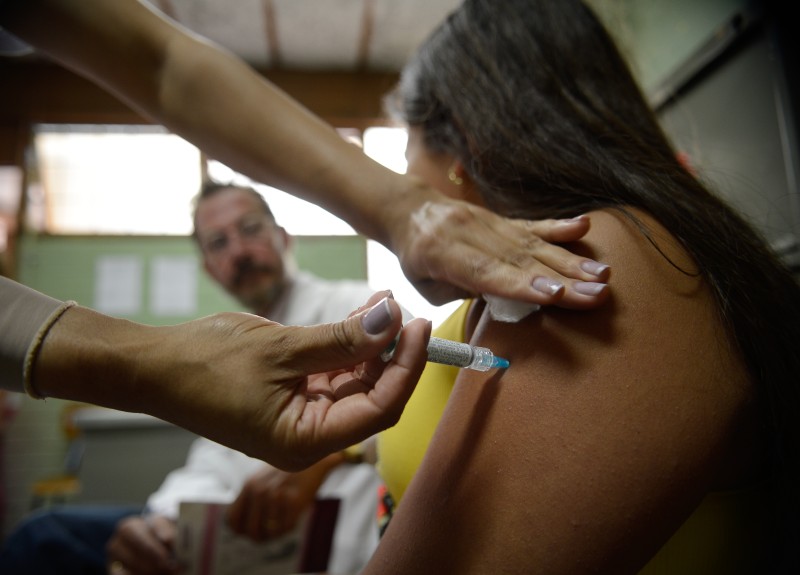 Guia orienta profissionais de saúde sobre prevenção do câncer uterino