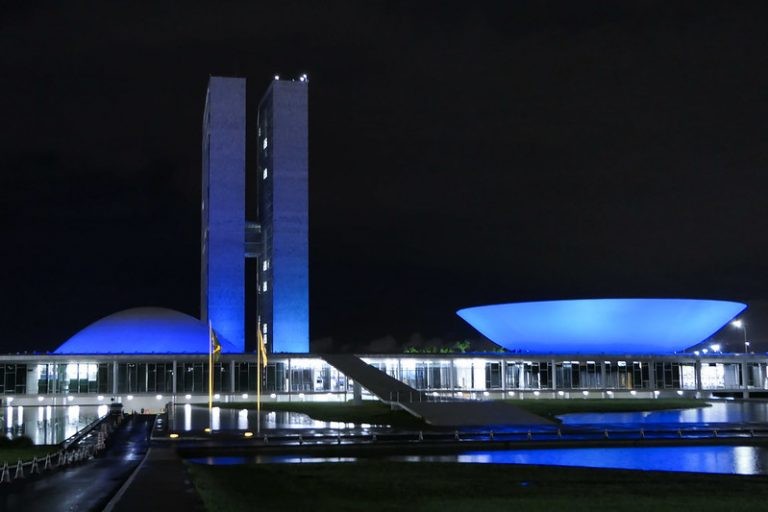 Iluminação azul do Congresso integra Campanha de Conscientização sobre Câncer Colorretal