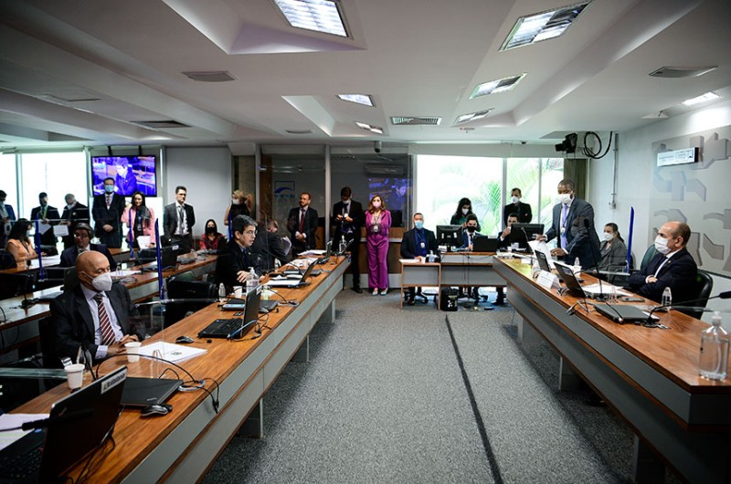 Comissão de Educação quer ouvir Mário Frias sobre gastos com viagens aos EUA