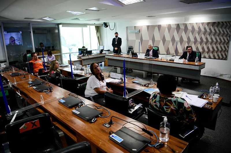 Moradoras da Região Serrana do RJ cobram reconstrução de casas destruídas pelas chuvas