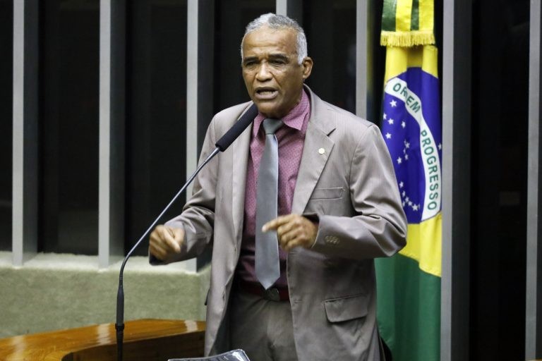 Projeto veda alteração, edição ou adição aos textos da Bíblia