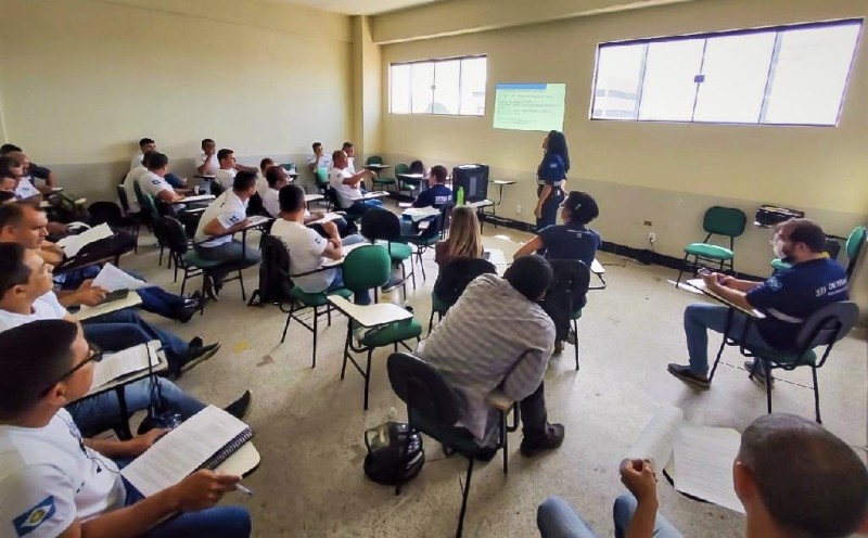 Detran ministra instrução sobre uso do etilômetro a policiais militares
