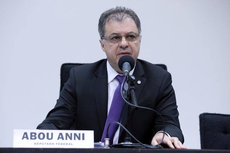 Projeto prevê compartilhamento de flagrante fotográfico no trânsito