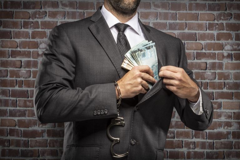 Projeto impede condenados por corrupção de administrar sociedades