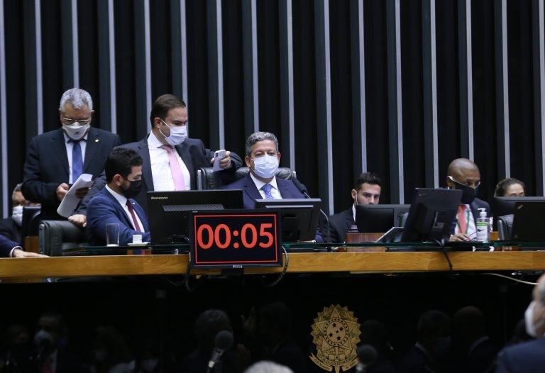 Votação sobre novas regras do Imposto de Renda prosseguirá nesta quinta-feira