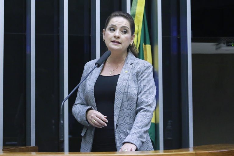 Projeto obriga empresas de ônibus e metrô a reparar passageiro por furto ou roubo no deslocamento