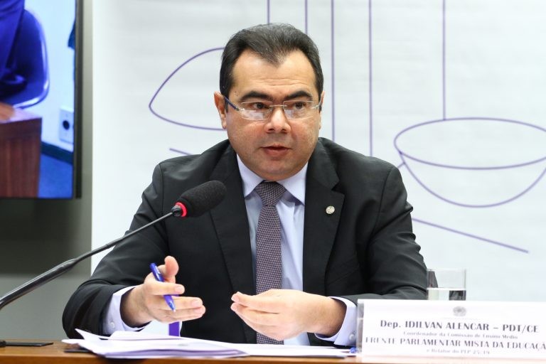 Plenário poderá analisar criação do Sistema Nacional de Educação ainda neste ano, diz relator em comissão
