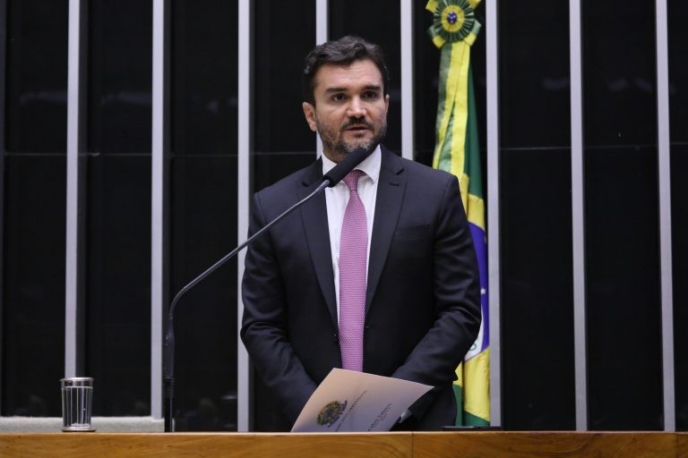 Câmara aprova texto-base de projeto que altera regras do Imposto de Renda
