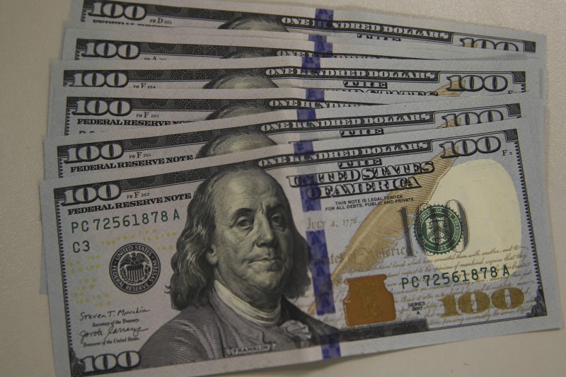 Dólar cai para R$ 4,75 com negociações entre Rússia e Ucrânia