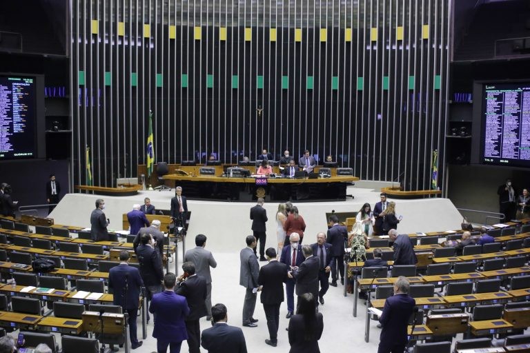 Câmara analisa proposta que permite às entidades beneficentes arrecadarem dinheiro por títulos de capitalização; acompanhe