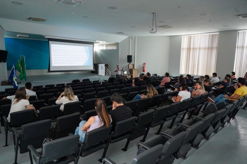 Médicos e enfermeiros recebem capacitação sobre arboviroses
