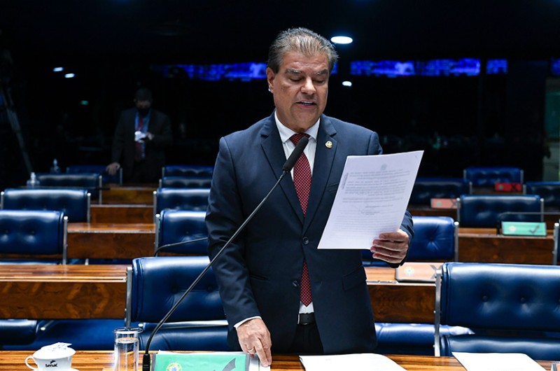Nelsinho homenageia instituição para portadores de síndrome de Down