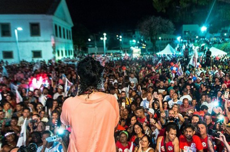 Regras beneficiando mulheres na política serão incluídas na Constituição