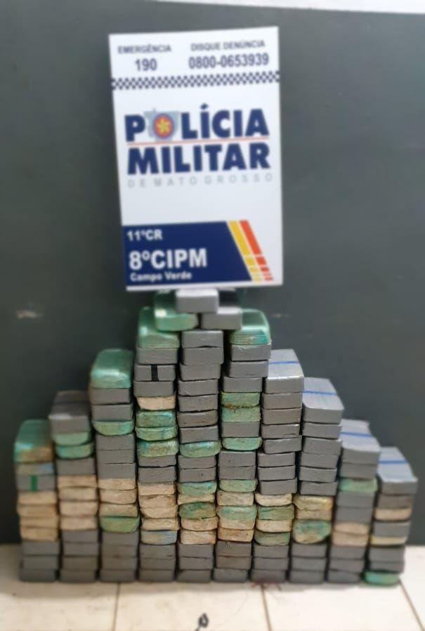 Polícia Militar apreende 153 quilos de pasta base de cocaína escondidas em caminhão