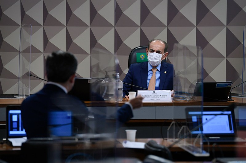 Ausência de ex-ministro pode levar a CPI, advertem senadores na CE