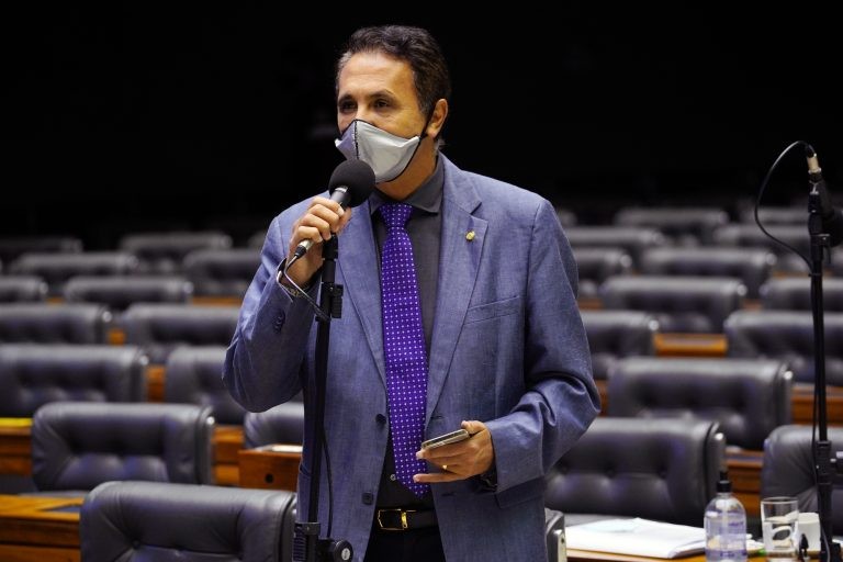 Projeto insere proteção a uso de dados neurais na lei