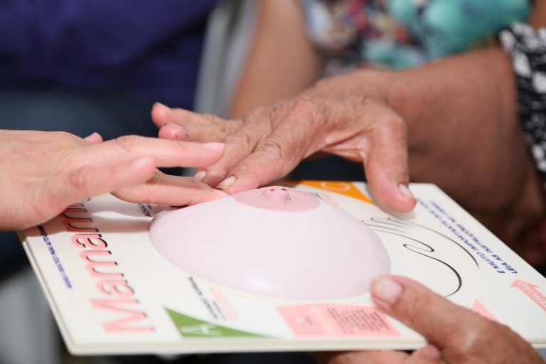 Comissão debate detecção precoce do câncer de mama no SUS