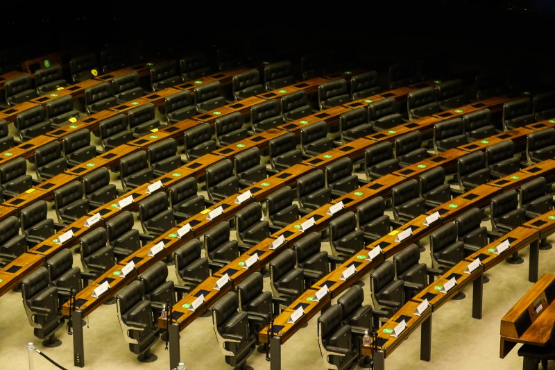 Cerca de 70 parlamentares trocaram de legenda na janela partidária