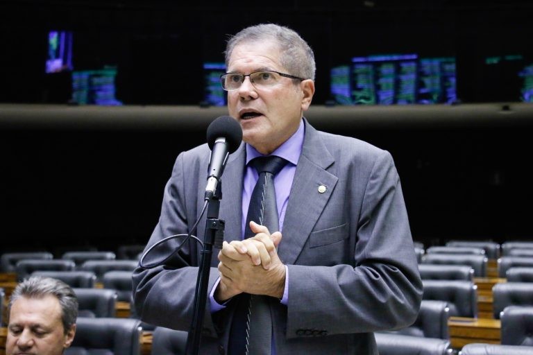 Projeto estabelece regras para controle da jornada do trabalhador rural