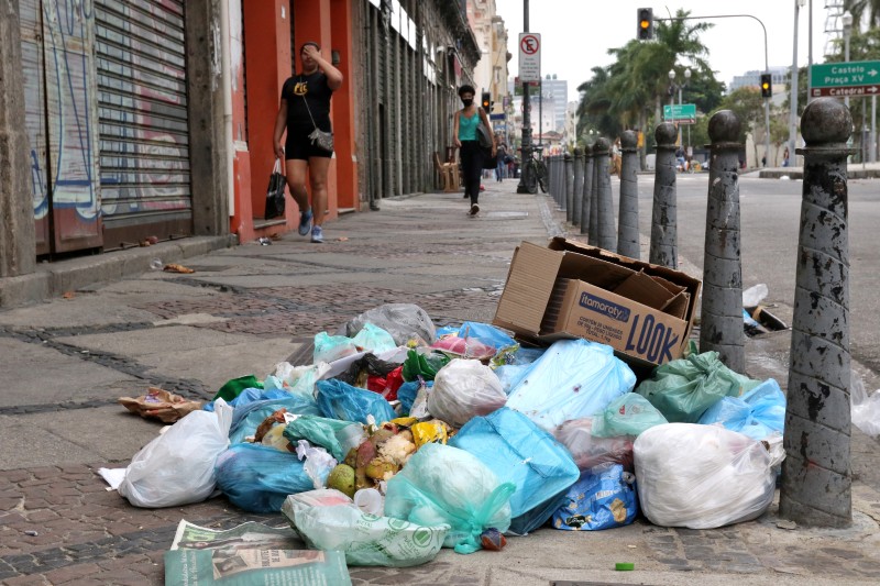 Garis em greve concordam em reduzir pauta de reivindicação