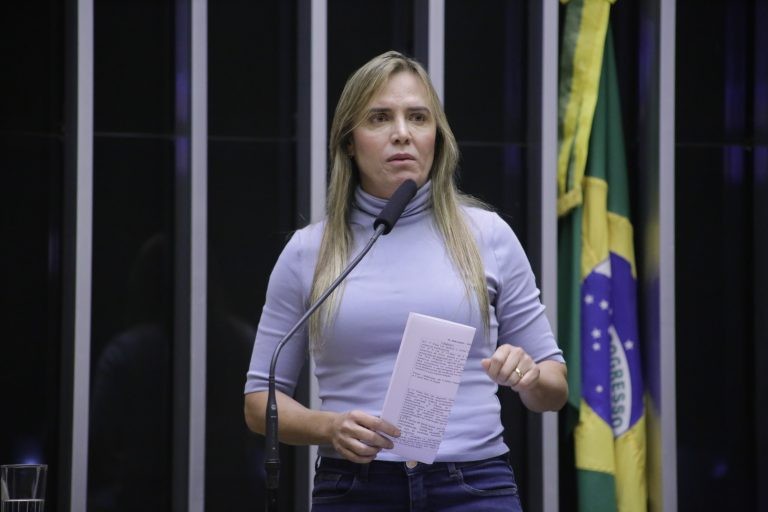 Proposta autoriza a venda de combustíveis por cooperativas aos motoristas de aplicativos