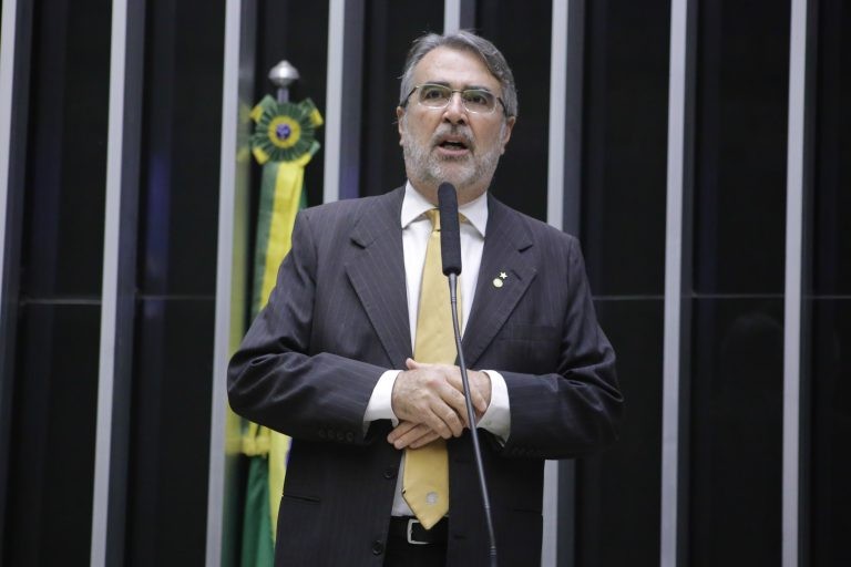Projeto anula portaria do governo que libera pesca de camarão por arrasto motorizado no RS