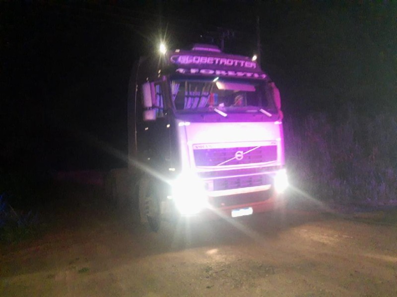 Polícia Militar localiza dois motoristas sequestrados e recupera caminhões roubados