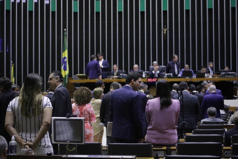 Câmara pode votar proposta que desobriga estados e municípios do investimento mínimo em educação