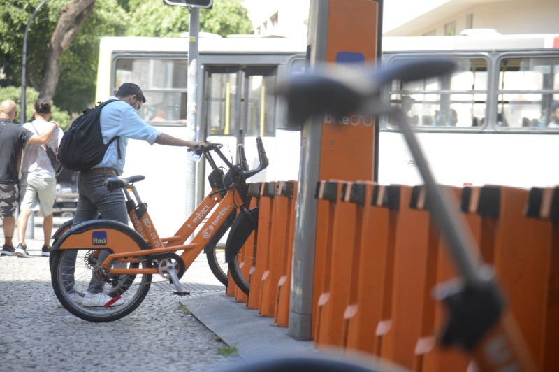 Uso de bicicletas compartilhadas cresce no RJ e SP neste ano