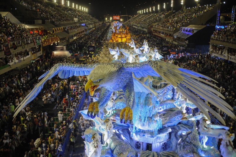 Carnaval: venda de ingressos para desfile na Sapucaí segue presencial
