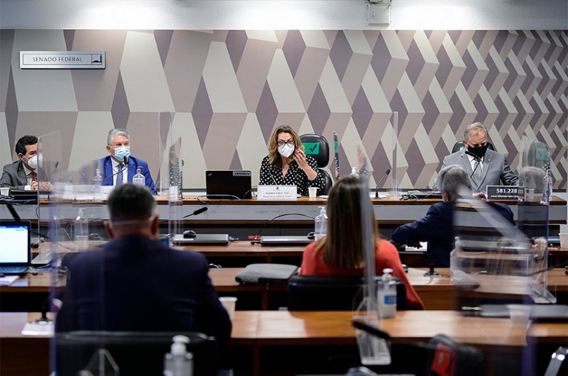 CPI: Bancada do DF pressiona ex-secretário sobre corrupção na compra de testes