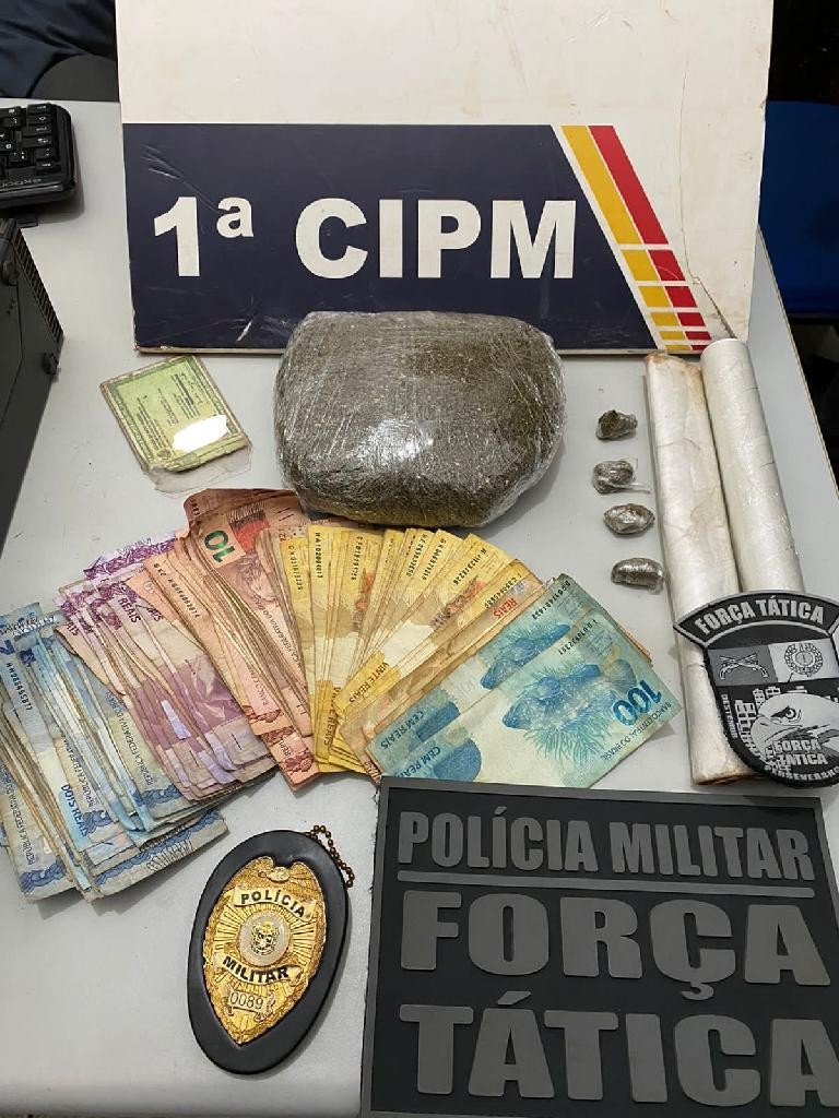 Mulher é presa pela PM com maconha e dinheiro do tráfico de drogas