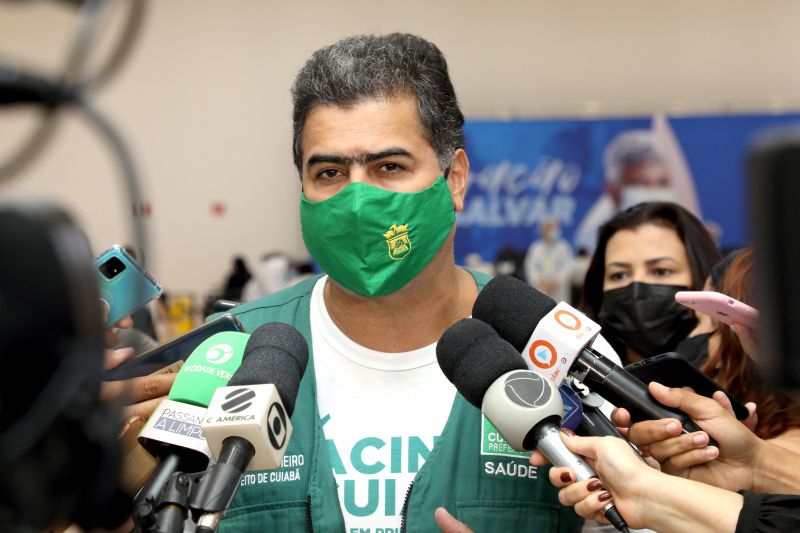 Emanuel Pinheiro anuncia vacinação de adultos a partir de 18 anos a partir de sábado (4)