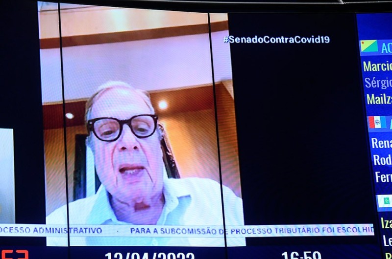 Tasso Jereissati pede voto de pesar por morte de ex-ministro