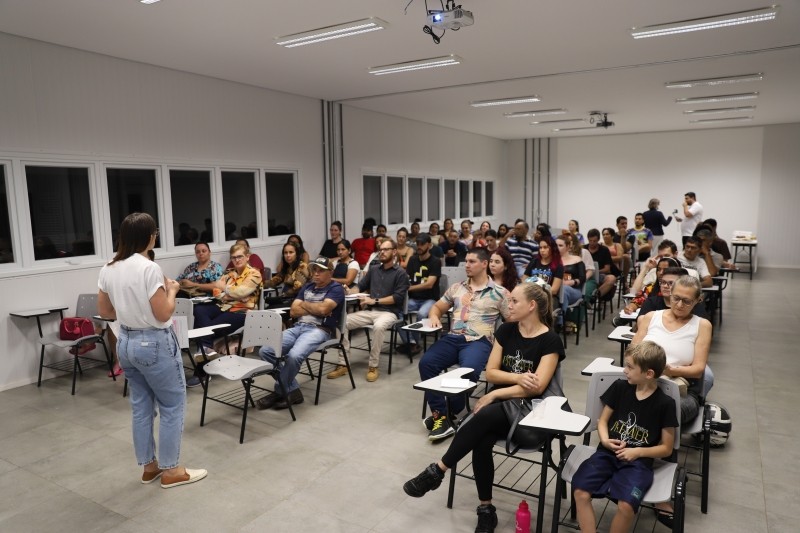 Encontro sobre editais de fomento reúne produtores culturais em Lucas do Rio Verde