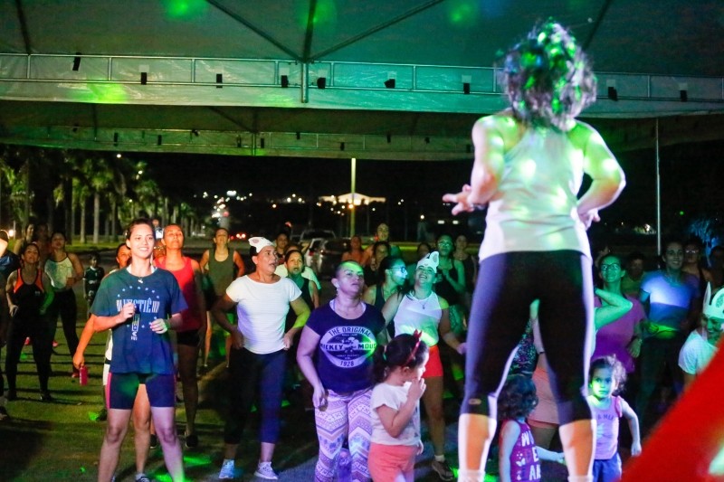 Aulão do Viva Lucas agita luverdenses na rotatória do Paço Municipal