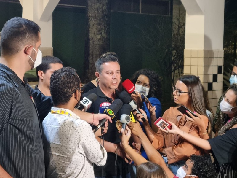 Polícia prende suspeitos de esfaquear jornalista em Brasília