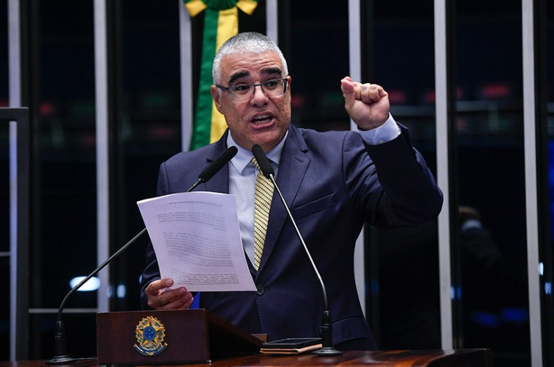 Girão pede ao STJ agilidade em processo sobre compra de respiradores