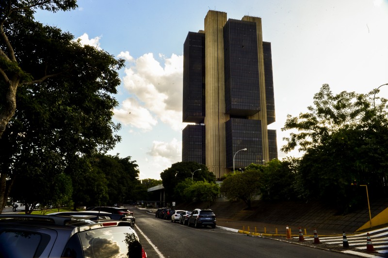 Servidores do BC suspendem greve, mas mantêm operação-padrão