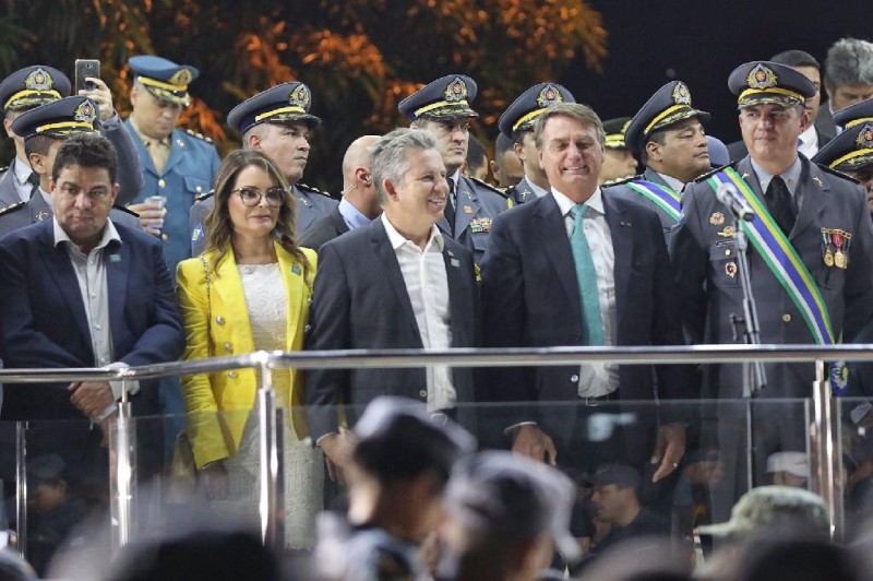 Presidente e governador promovem 506 policiais militares de MT