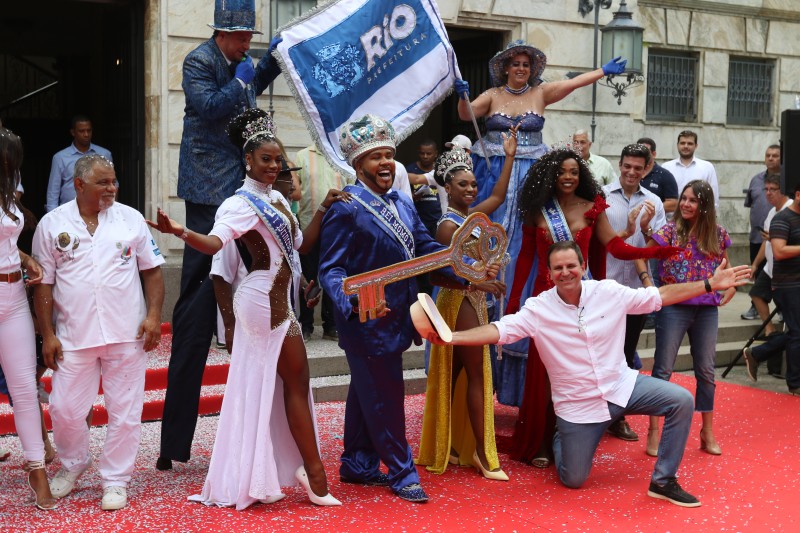 Rei Momo recebe as chaves da cidade e o carnaval toma conta do Rio