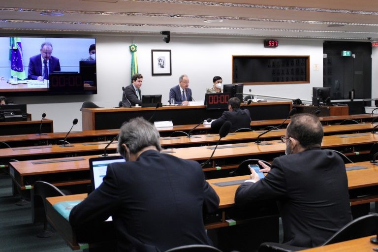 Grupo de trabalho debate sistemas de governo e semipresidencialismo com estudiosos