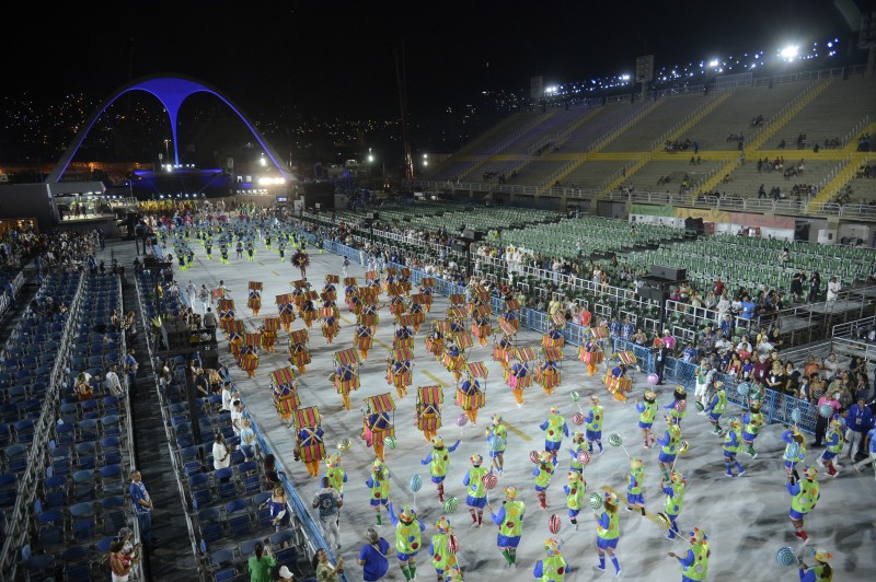 Rio: carnaval renasce no Sambódromo após dois anos de pandemia