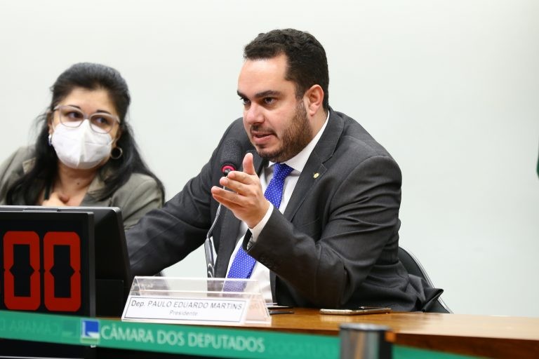 Projeto concede voucher para aluno frequentar escola privada quando não houver vaga na pública