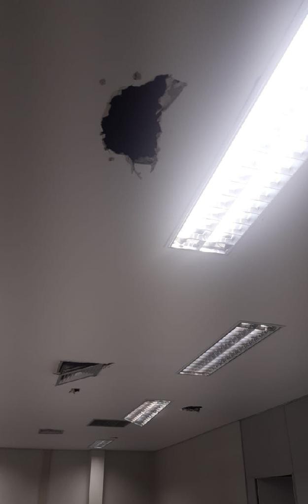 PM impede furto à agência bancária e prende três homens