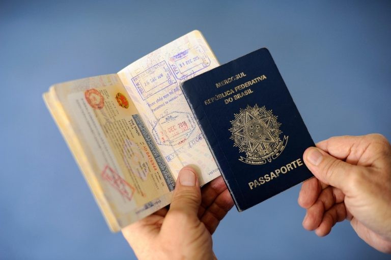 Proposta prevê isenção da taxa para passaporte aos estudantes carentes