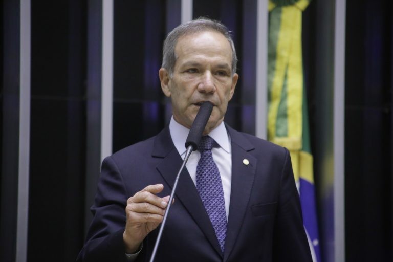 Relator defende MP que altera regras da aviação civil; acompanhe